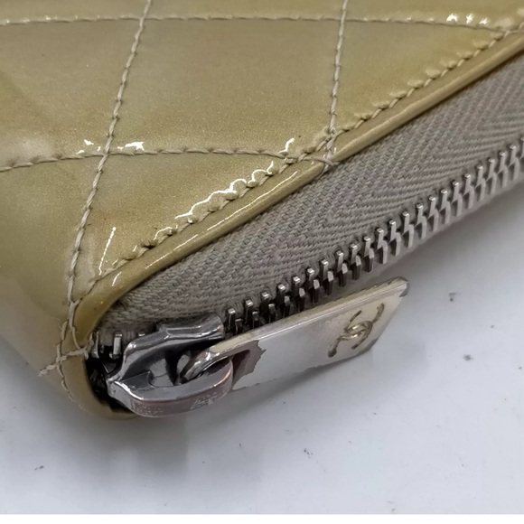 💝 Auth Chanel Long Wallet Gold Enamel in excellent condition 💝 - Picture 8 of 8